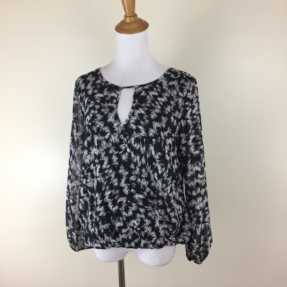 VINCE CAMUTO Keyhole Elastic Hem 2Ply Fabric Shirt